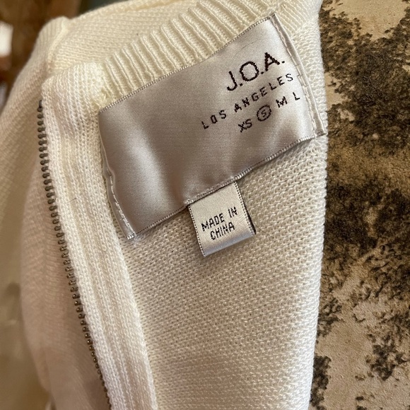 Open weave Knit Cropped - Picture 6 of 8